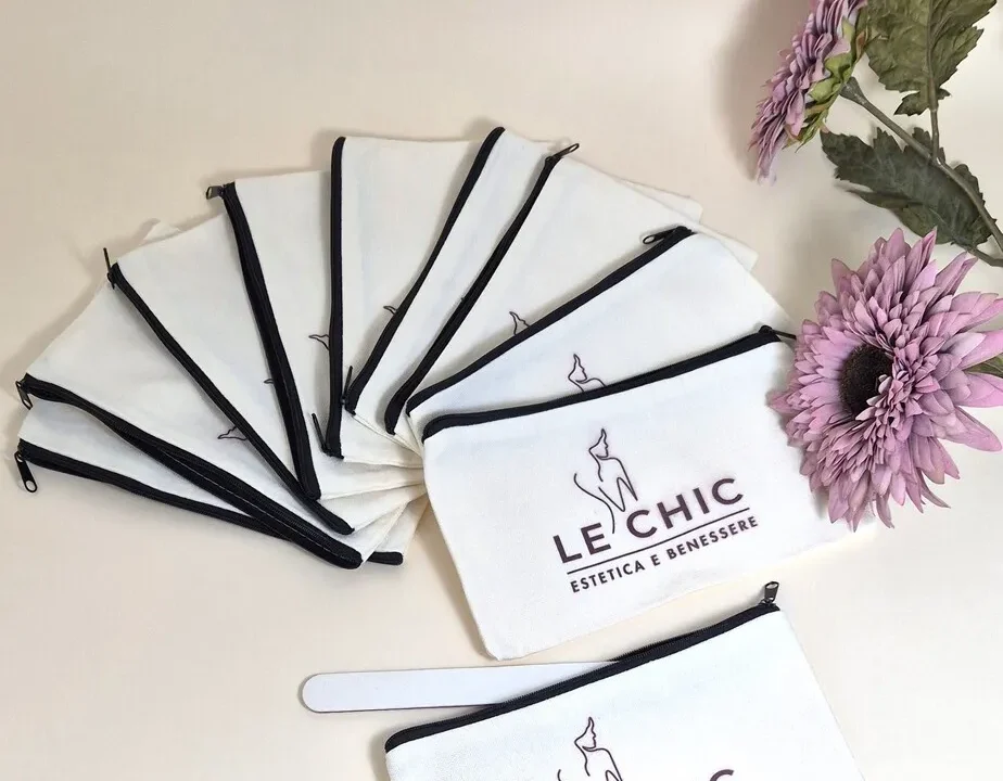Pochette in tessuto con zip, personalizzate con logo per centri estetici e attività di benessere
